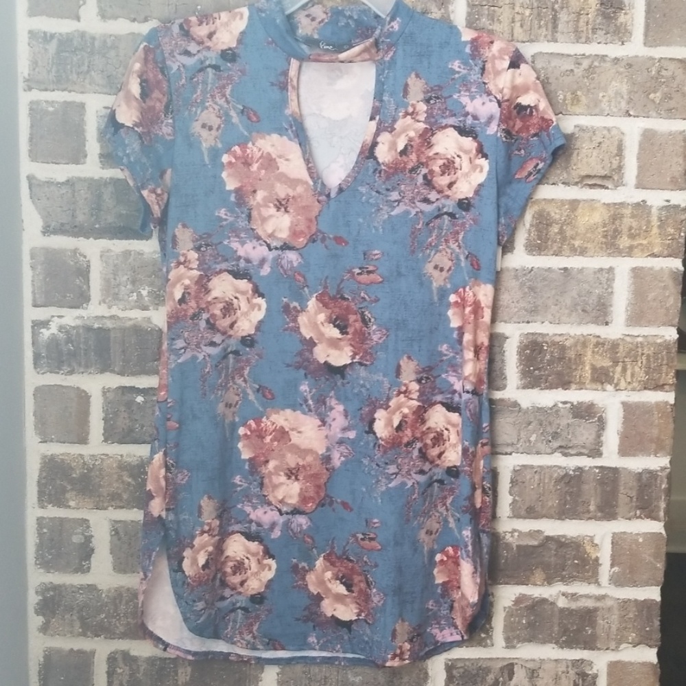 💥❤Pinc Floral High Neck Peekaboo Top